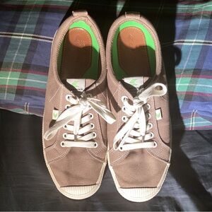 Cariuma OCA Low Sand Contrast Thread Canvas Sneakers Men 10.5